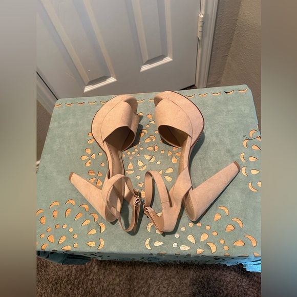 Dream Paris peep toe platform stilettos - Picture 5 of 6